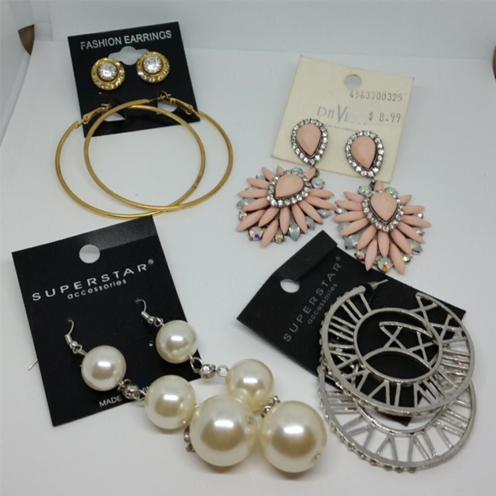 𝅺Bundle lot 4 trendy fashionista big statement earrings casual to dressy - new